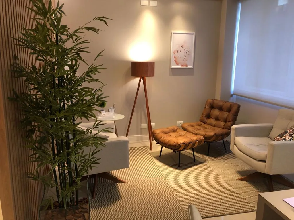 Poltronas da sala de atendimento